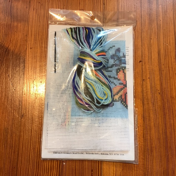 Design Works Needlepoint kit - Picture 2 of 2